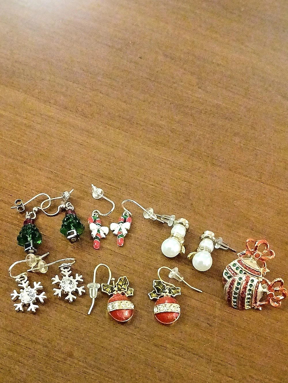 6 Pairs Holiday Earring Assortment Red & Green Like New Snowmen Etc . Avon